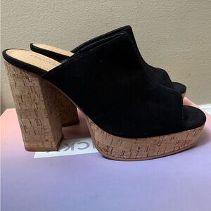 🆕. Elegant Black Suede Platform Mules size 7.5